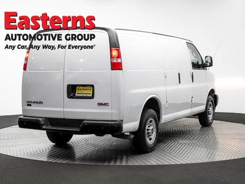 Used 2022 GMC Savana 2500 RWD image 5