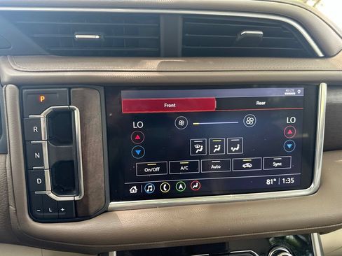 Used 2021 GMC Yukon XL Denali w/ Denali Ultimate Package AWD/4WD image 16