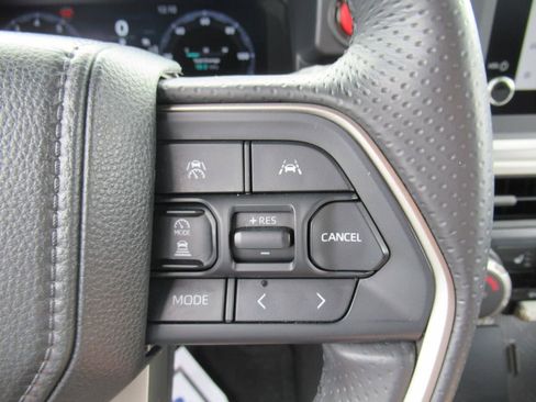Used 2025 Toyota 4Runner TRD Off-Road AWD/4WD image 23