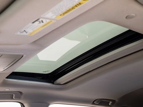 Used 2025 Honda CR-V EX-L image 9