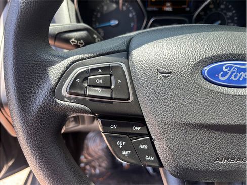 Used 2017 Ford Focus SE FWD image 18