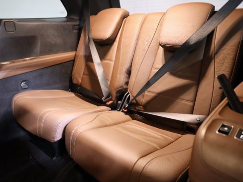 Used 2025 Mercedes-Benz GLS 450 4MATIC w/ AMG Line Exterior image 43