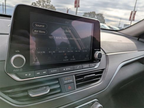 Used 2024 Nissan Altima 2.5 SV image 17