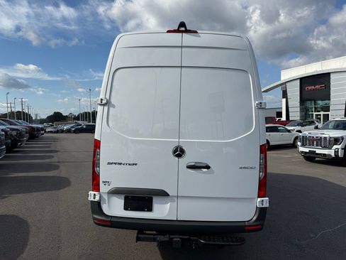 Used 2025 Mercedes-Benz Sprinter 2500 image 4