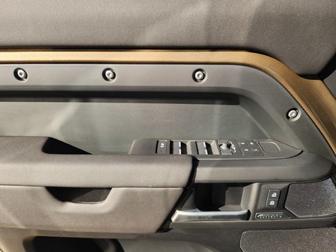 New 2026 Land Rover Defender 110 X-Dynamic SE image 23