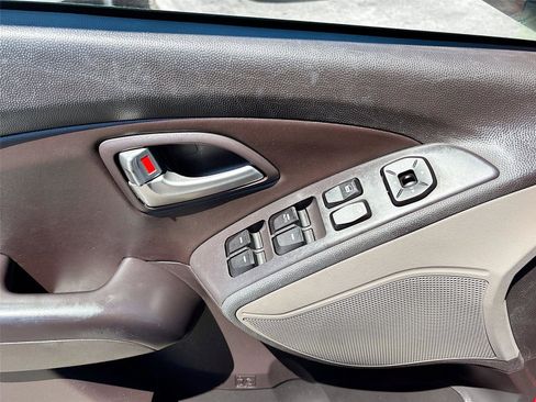 Used 2013 Hyundai Tucson Limited image 16