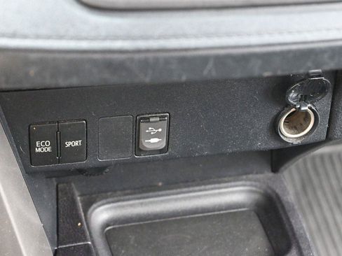 Used 2018 Toyota RAV4 LE w/ All Weather Liner Package AWD/4WD image 23