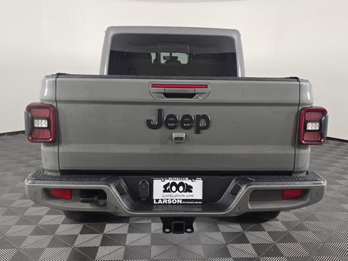 Used 2022 Jeep Gladiator Overland image 4