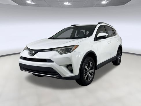 Used 2018 Toyota RAV4 XLE FWD image 1