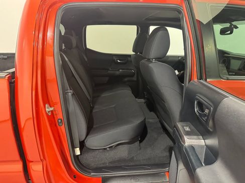 Used 2016 Toyota Tacoma TRD Sport AWD/4WD image 24