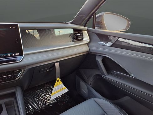 New 2026 Volkswagen Tiguan SE R-Line image 26