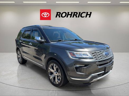 Used 2018 Ford Explorer Platinum AWD/4WD image 2