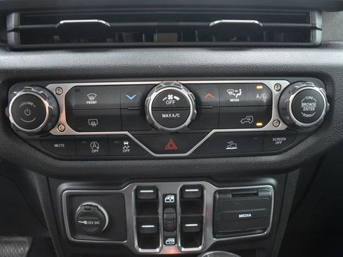 Used 2025 Jeep Wrangler Unlimited Sport AWD/4WD image 17