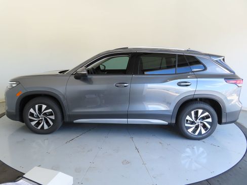 New 2026 Volkswagen Tiguan S image 8