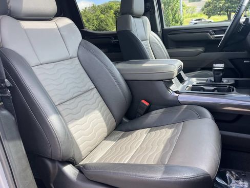 Used 2025 Chevrolet Silverado 1500 ZR2 w/ Technology Package AWD/4WD image 28