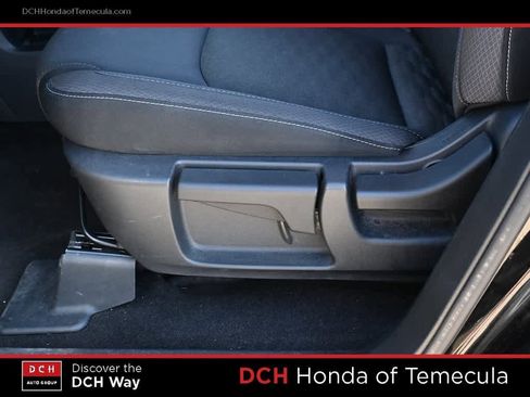 Used 2024 Nissan Pathfinder S image 16