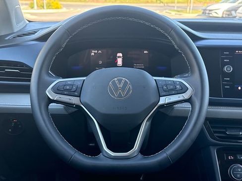 Used 2024 Volkswagen Taos SE AWD/4WD image 13