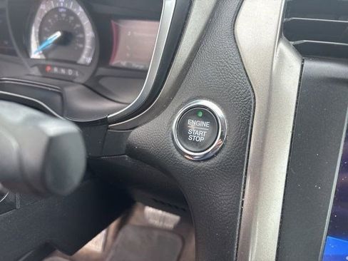 Used 2019 Ford Fusion SE image 20