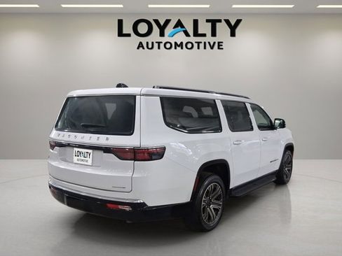 Used 2024 Jeep Wagoneer L Series II w/ Flexible Seating Group image 5