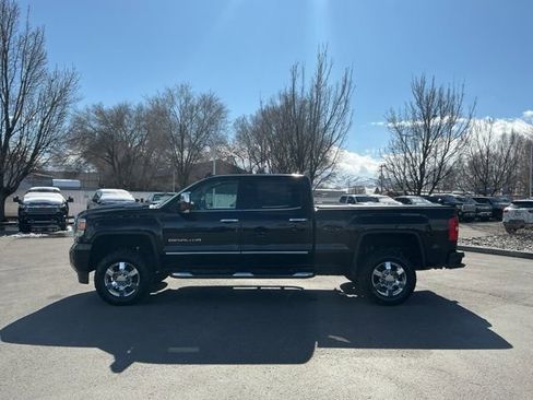 Used 2018 GMC Sierra 3500 Denali w/ Duramax Plus Package image 9