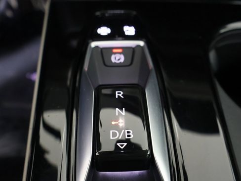 Used 2025 Audi Q6 e-tron Premium Plus image 4