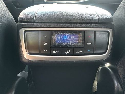 Used 2019 Toyota Highlander XLE AWD/4WD image 19