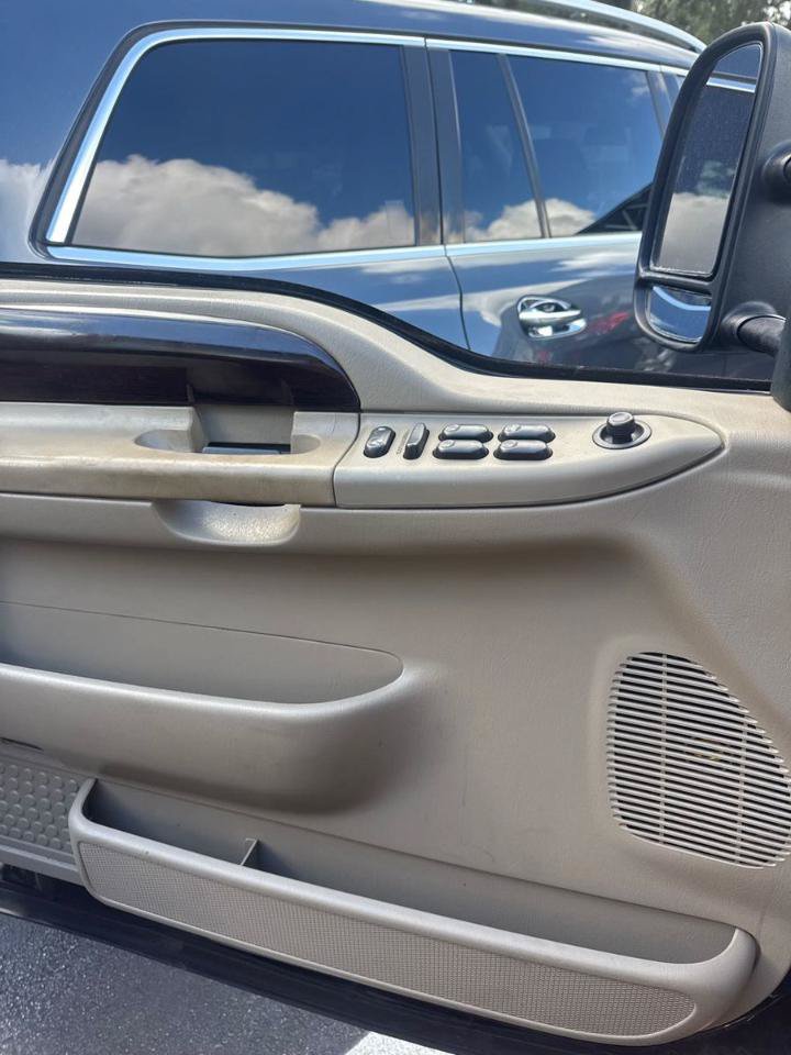 Used 2006 Ford F350 King Ranch AWD/4WD image 16