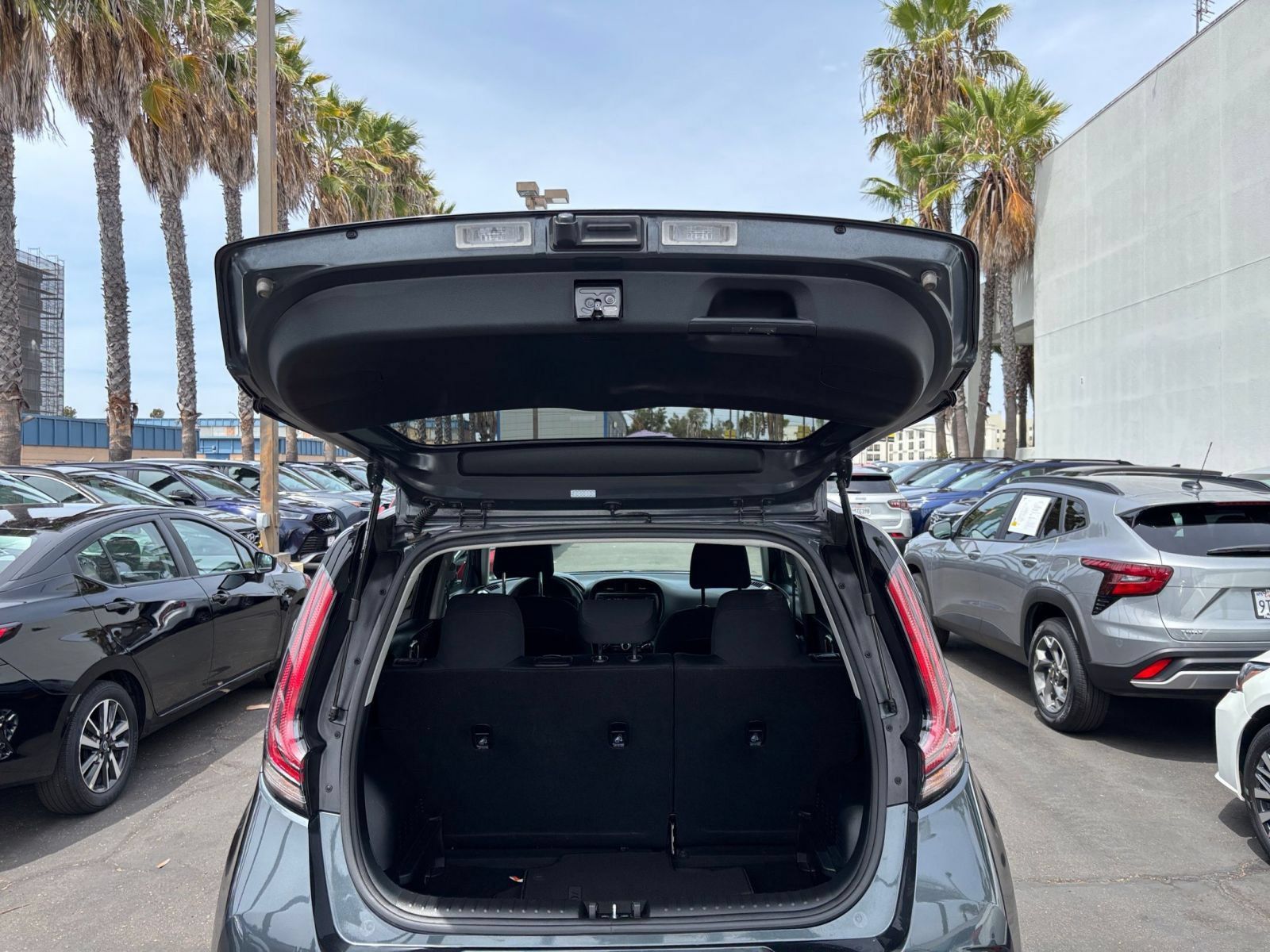Used 2025 Kia Soul LX w/ LX Technology Package FWD image 28