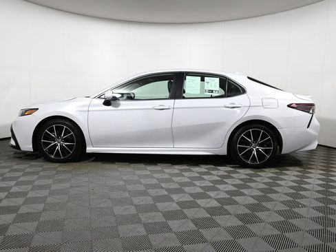 Used 2024 Toyota Camry SE w/ Cold Weather Package AWD/4WD image 2