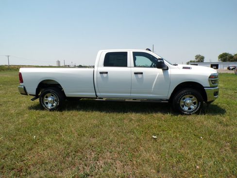 New 2026 RAM 2500 Tradesman AWD/4WD image 3