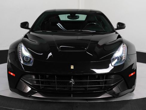 Used 2016 Ferrari F12 Berlinetta image 9