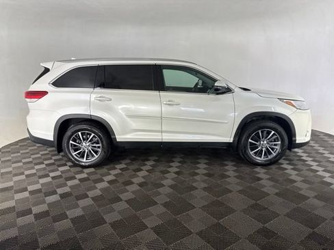Used 2019 Toyota Highlander XLE w/ Protection Package #3 AWD/4WD image 4