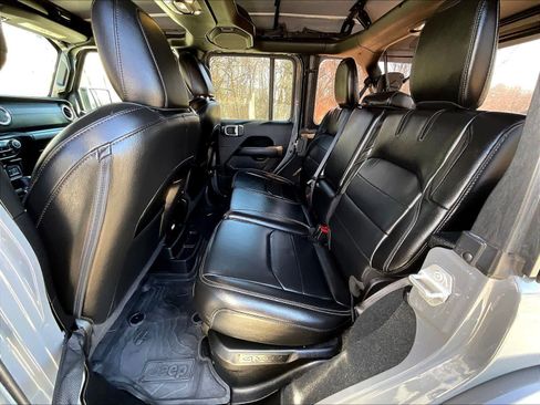 Used 2023 Jeep Wrangler Sahara w/ Cold Weather Group AWD/4WD image 15