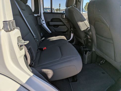 Used 2022 Jeep Wrangler Unlimited Sahara image 29