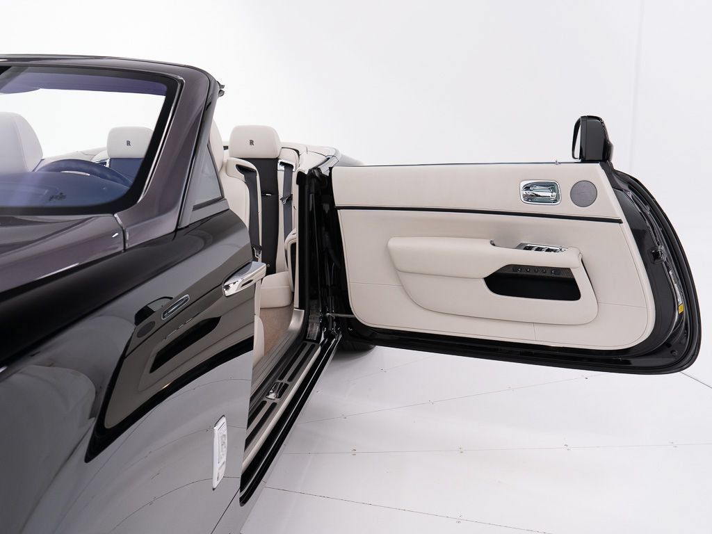 Certified 2018 Rolls-Royce Dawn RWD image 18