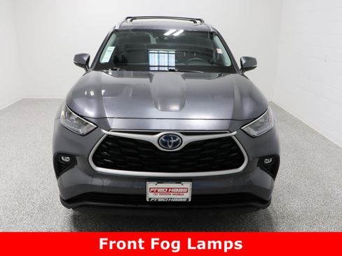 Used 2020 Toyota Highlander XLE image 3