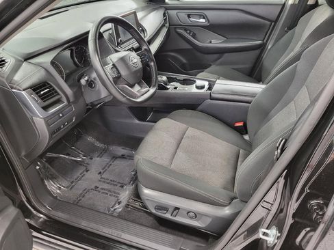 Used 2025 Nissan Rogue SV image 9