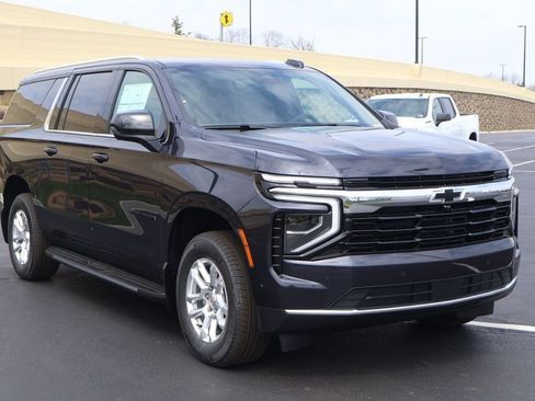 New 2026 Chevrolet Suburban LS w/ LPO, Dark Essentials Package AWD/4WD image 10