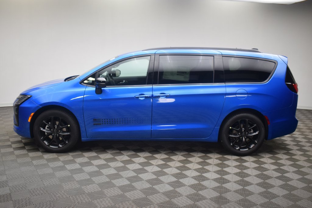 New 2027 Chrysler Pacifica Select FWD image 14