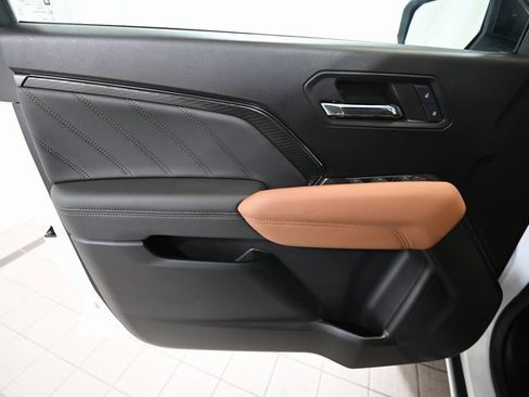 Used 2024 GMC Canyon AT4 image 22