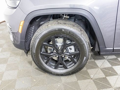 New 2025 Jeep Grand Cherokee Altitude image 40