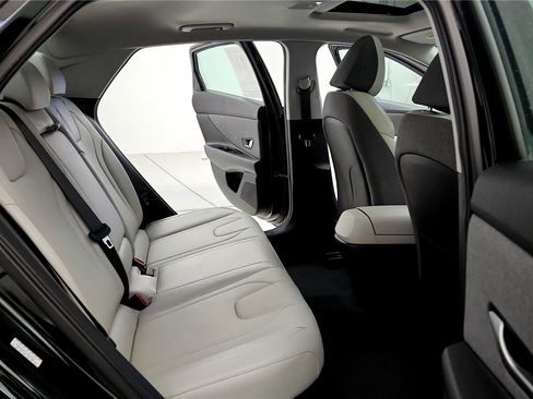 Used 2023 Hyundai Elantra Limited image 30