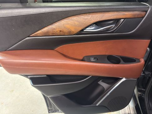 Used 2015 Cadillac Escalade Luxury image 27