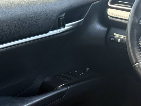 Used 2021 Toyota Camry SE FWD image 32