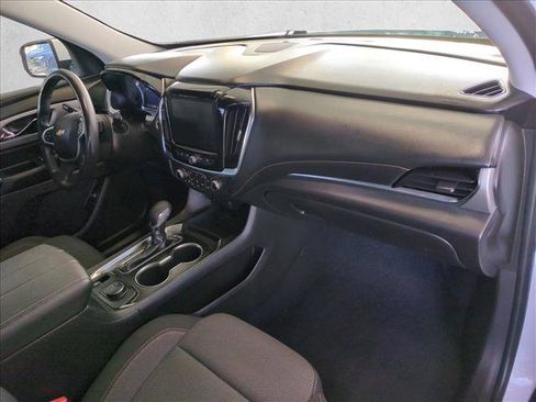 Used 2021 Chevrolet Traverse LT image 20