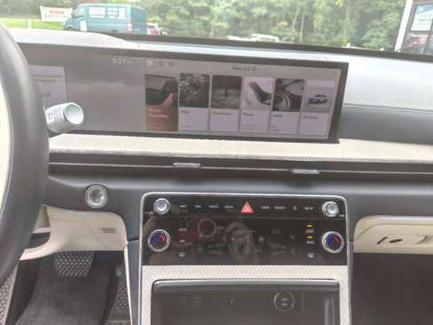 Used 2025 Genesis GV80 3.5T Prestige AWD/4WD image 9