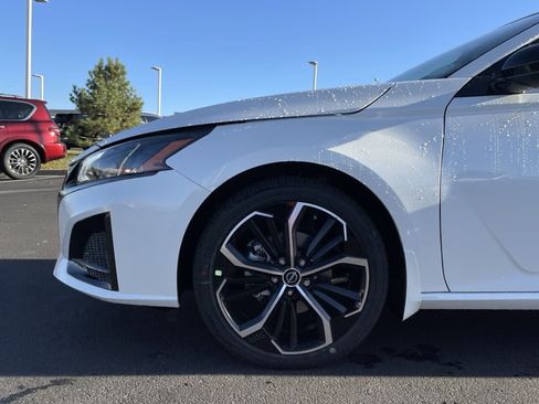 New 2025 Nissan Altima 2.5 SR w/ SR Premium Package image 8