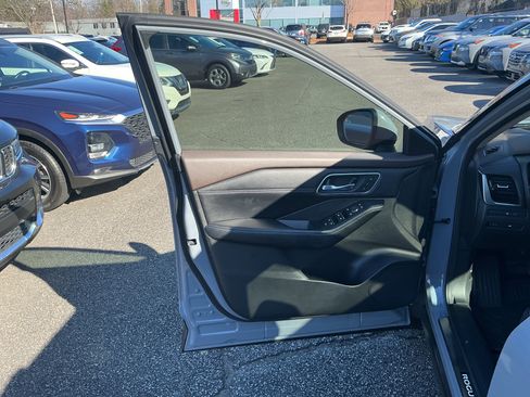 Certified 2021 Nissan Rogue Platinum image 11