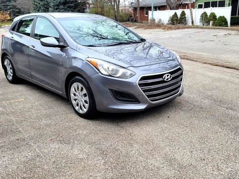Used 2017 Hyundai Elantra GT image 1