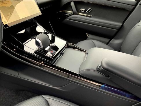 Used 2025 Land Rover Range Rover Sport Dynamic SE image 9